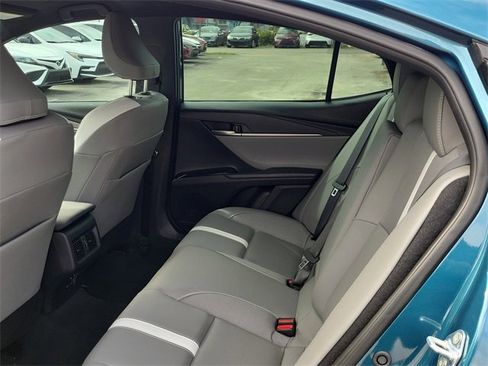 Used 2025 Toyota Camry SE image 8