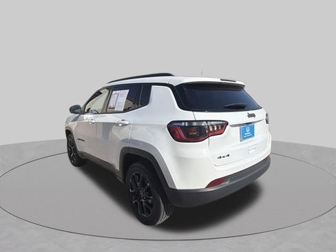 Used 2025 Jeep Compass Latitude w/ Convenience Group AWD/4WD image 3