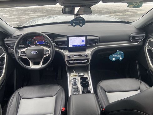 Used 2022 Ford Explorer XLT w/ Equipment Group 202A image 21