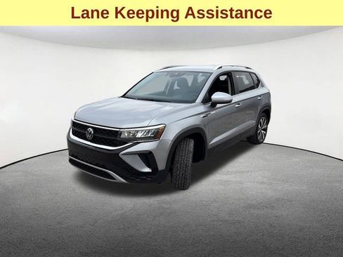 Used 2024 Volkswagen Taos SE image 5