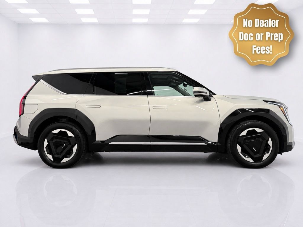 Used 2024 Kia EV9 Land AWD/4WD image 2