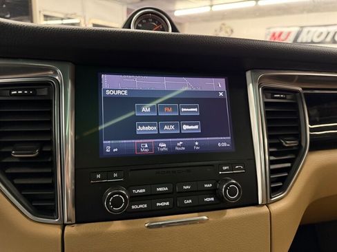 Used 2018 Porsche Macan image 27