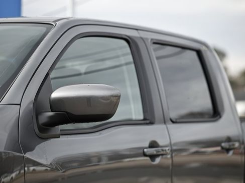 Used 2025 Nissan Frontier SV w/ SV Convenience Package image 3