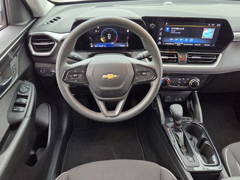 Used 2025 Chevrolet TrailBlazer LT AWD/4WD image 14