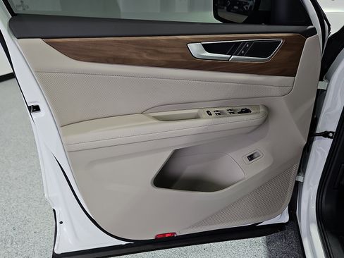 New 2026 Volkswagen Atlas SE FWD image 14