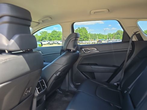 Used 2025 Kia Sportage EX FWD image 10
