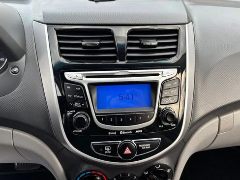 Used 2013 Hyundai Accent SE FWD image 20