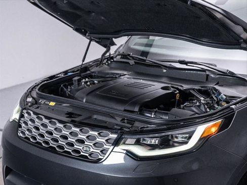 New 2025 Land Rover Discovery S image 10