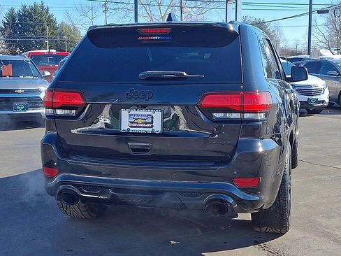 Used 2015 Jeep Grand Cherokee SRT image 2