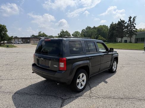 Used 2014 Jeep Patriot Latitude AWD/4WD image 4