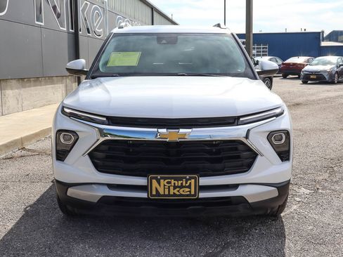 Used 2025 Chevrolet TrailBlazer LT FWD image 2