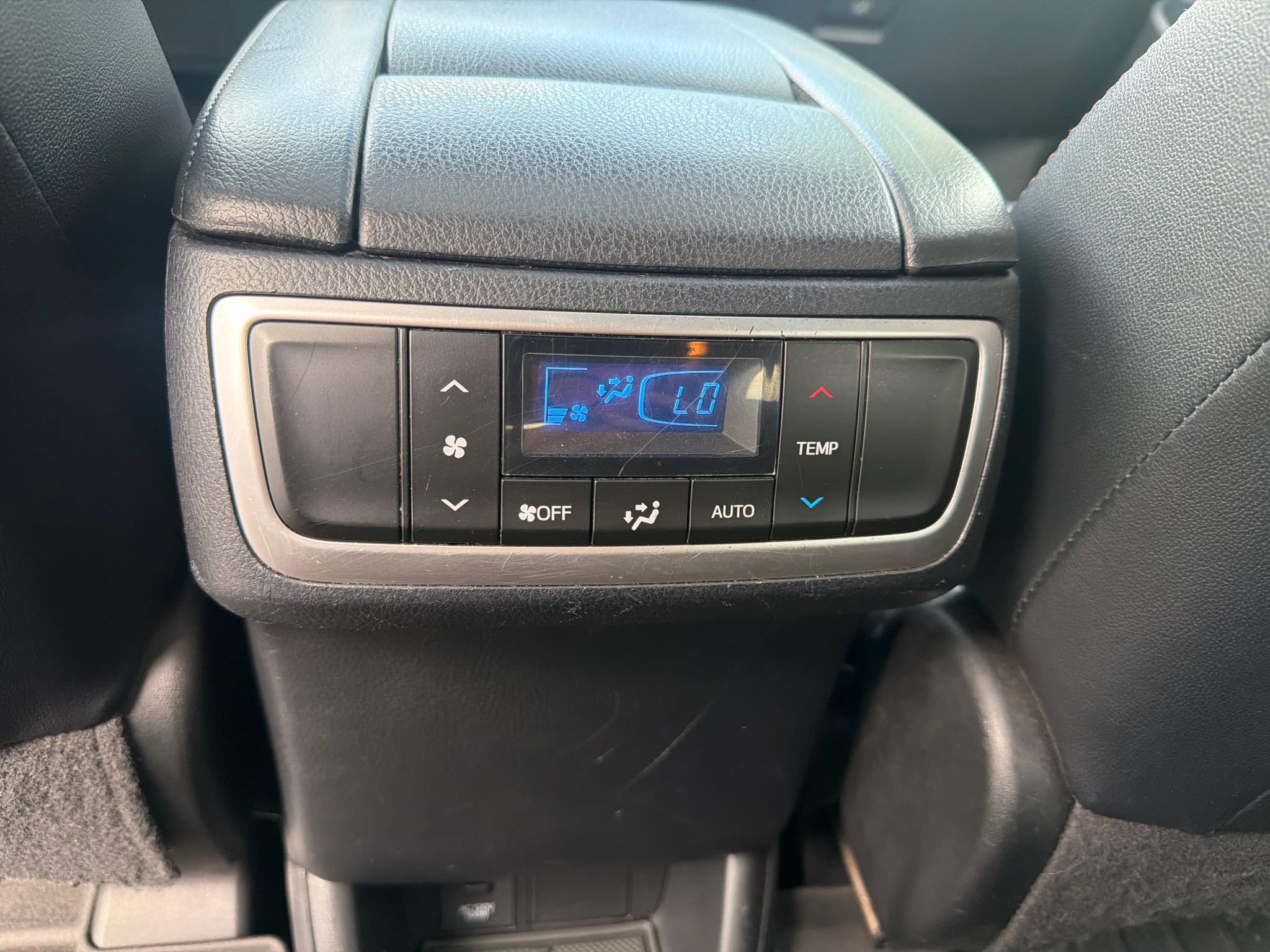 Used 2018 Toyota Highlander XLE AWD/4WD image 25