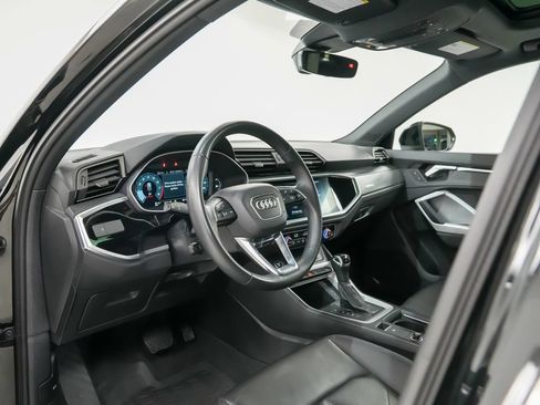 Used 2022 Audi Q3 2.0T Premium w/ Convenience Package AWD/4WD image 4