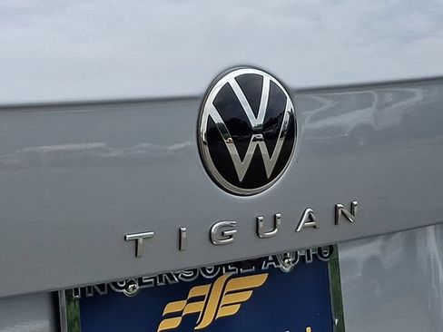 Used 2024 Volkswagen Tiguan SE R-Line AWD/4WD image 32