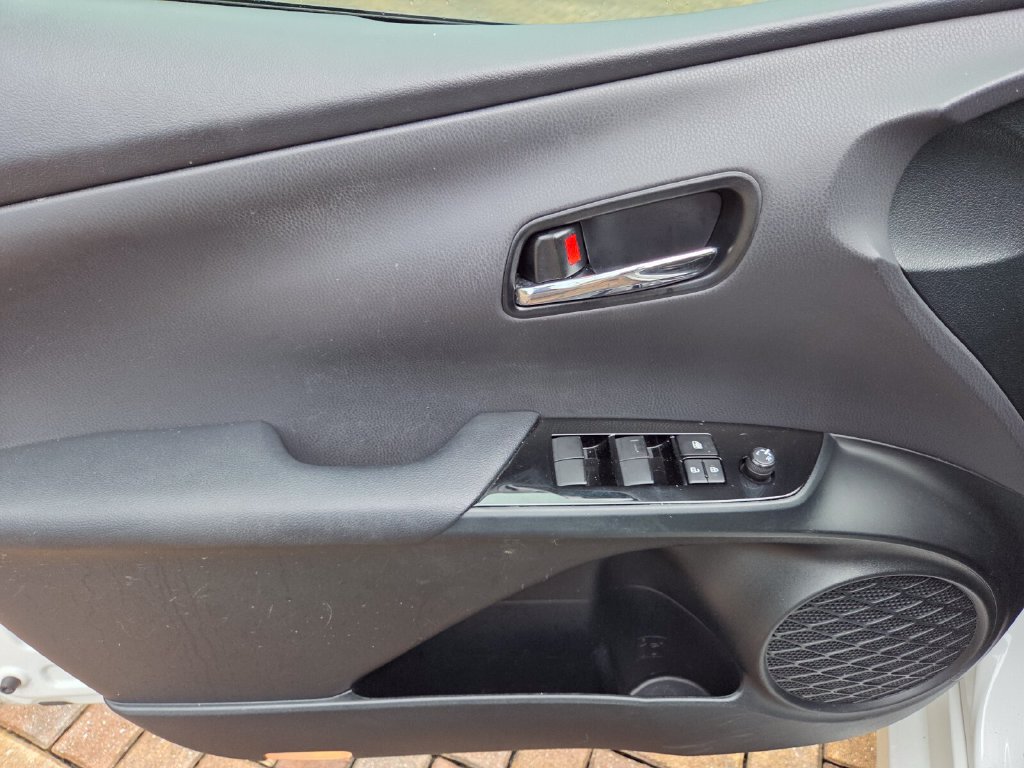 Used 2021 Toyota Prius FWD image 26