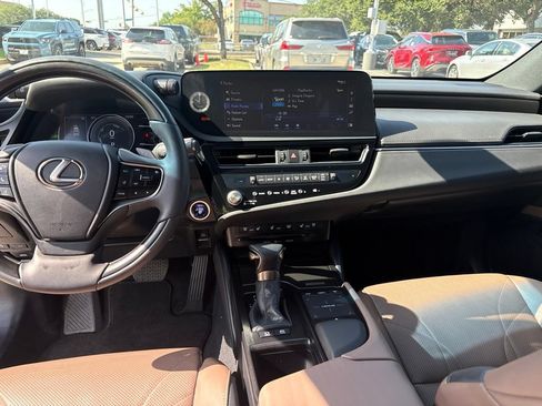 Used 2022 Lexus ES 300h Ultra Luxury w/ Accessory Package 2 FWD image 17