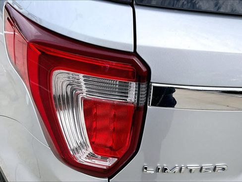 Used 2018 Ford Explorer Limited FWD image 29