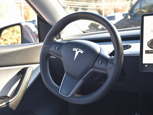 Used 2021 Tesla Model Y Long Range image 33