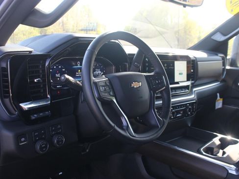 Used 2025 Chevrolet Silverado 2500 High Country w/ Technology Package AWD/4WD image 17