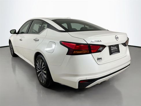 Used 2023 Nissan Altima 2.5 SV image 5