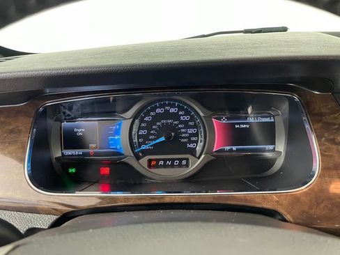 Used 2018 Ford Taurus Limited FWD image 5