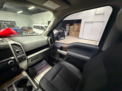 Used 2019 Ford F150 Lariat w/ Equipment Group 502A Luxury AWD/4WD image 33