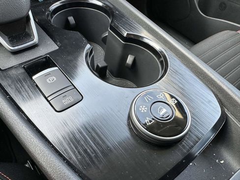 Used 2025 Nissan Rogue SV image 19