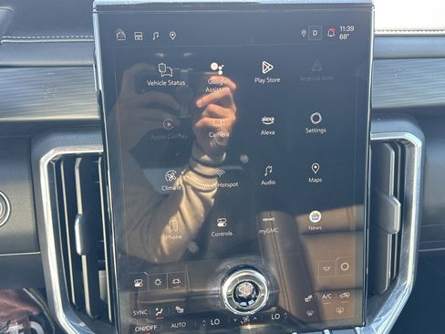 Used 2024 GMC Acadia Elevation image 18