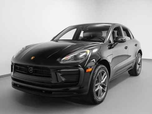 Certified 2025 Porsche Macan image 6