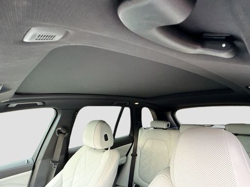 Used 2025 BMW X5 xDrive40i w/ M Sport Package image 27