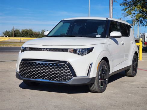 New 2025 Kia Soul EX image 2