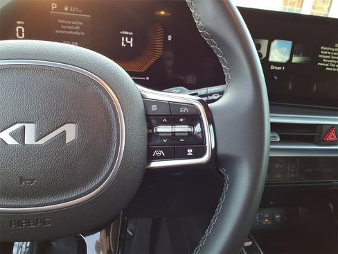 Used 2025 Kia Sorento S image 17