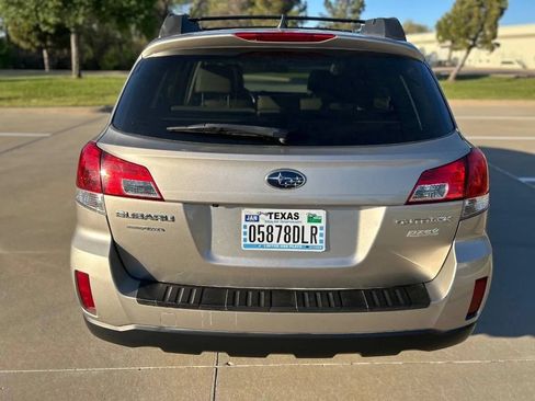Used 2014 Subaru Outback 2.5i Limited w/ Moonroof Package AWD/4WD image 7