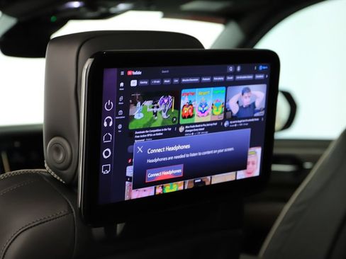 Used 2025 GMC Yukon Denali Ultimate AWD/4WD image 32