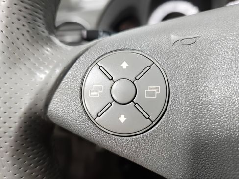 Used 2012 Mercedes-Benz SL 550 image 35