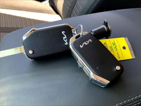 Used 2022 Kia Sorento LX image 15