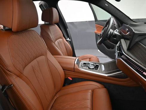 Used 2025 BMW X7 M60i AWD/4WD image 25