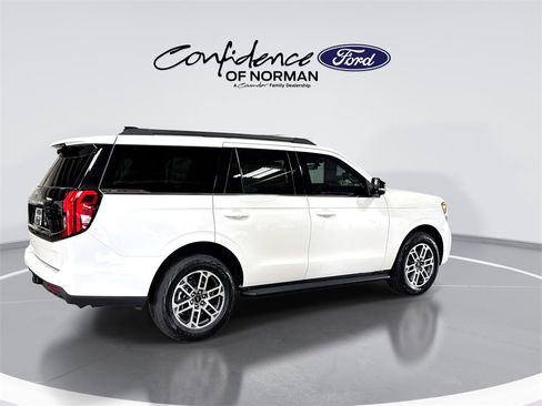 New 2026 Ford Expedition Active image 9