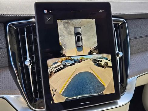 New 2026 Volvo XC90 B6 Plus w/ Protection Package Premier image 19