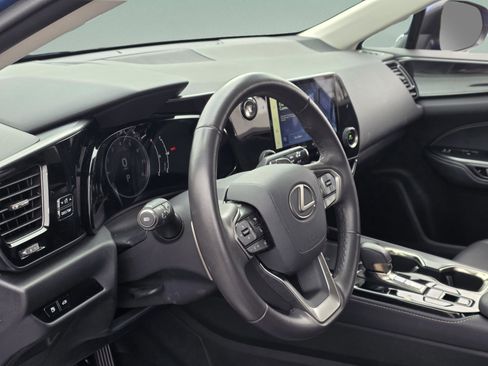Certified 2025 Lexus NX 250 FWD image 12