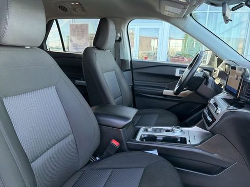 Used 2022 Ford Explorer XLT image 29