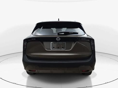 Used 2026 Nissan Kicks SV w/ SV Premium Package FWD image 7
