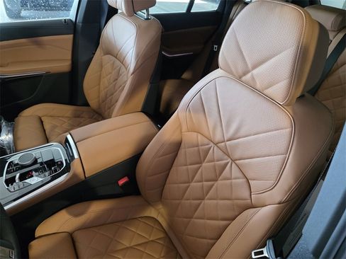 New 2026 BMW X5 sDrive40i image 9