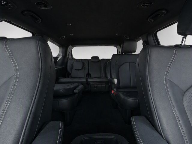 Used 2025 Chrysler Pacifica Select FWD image 10