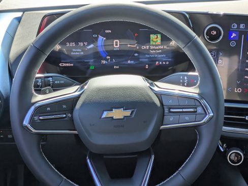 New 2026 Chevrolet Equinox EV LT image 18