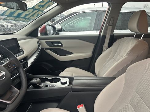 Used 2025 Nissan Rogue SV image 11