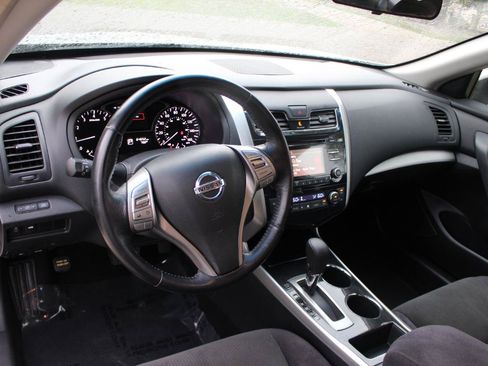 Used 2013 Nissan Altima 2.5 SV FWD image 16