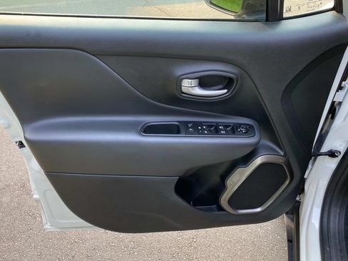Used 2023 Jeep Renegade Latitude AWD/4WD image 12