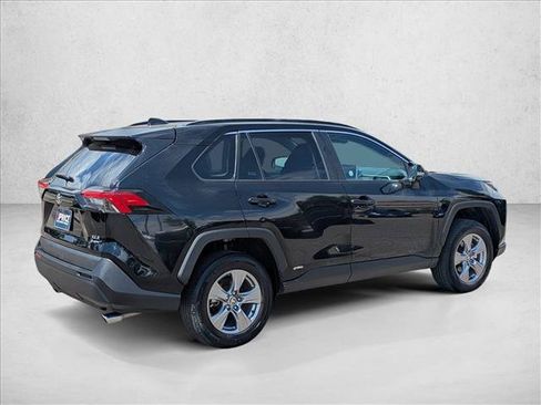 Used 2025 Toyota RAV4 XLE AWD/4WD image 5