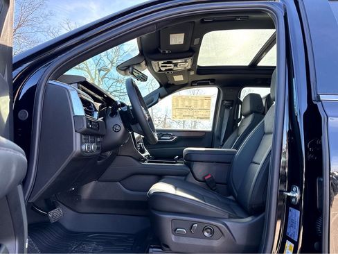 New 2026 GMC Yukon XL Denali w/ Denali Reserve Package image 10